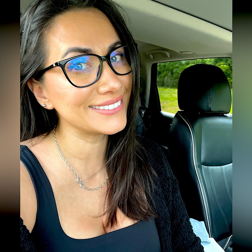 Meet your Posher, Nadia